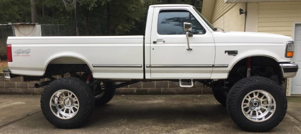 1996 Ford F350 with 9" Lift on 20x14 Moto Metal MO401 Pollished Forged Wheels (38x15.50R20)